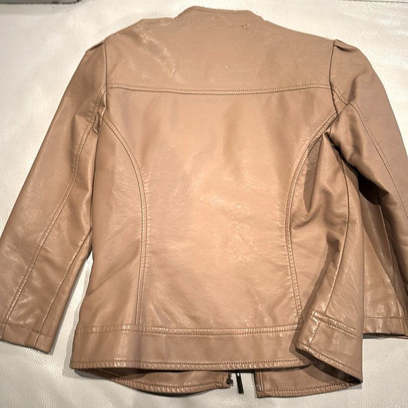 Forever 21 three-quarter sleeve PU leather jacket w subtle ruffles in camel sz S - Picture 3 of 3